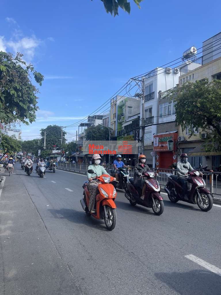 BÁN NHÀ - DT: 65M2 - 4 TỶ HƠN - HẺM XE HƠI - NGAY LÝ CHIÊU HOÀNG -