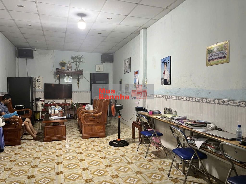 Bán gấp căn nhà 55m2 Bà Điểm SHR chỉ nhỉnh 3 tỷ đường xe tải rộng 6m.