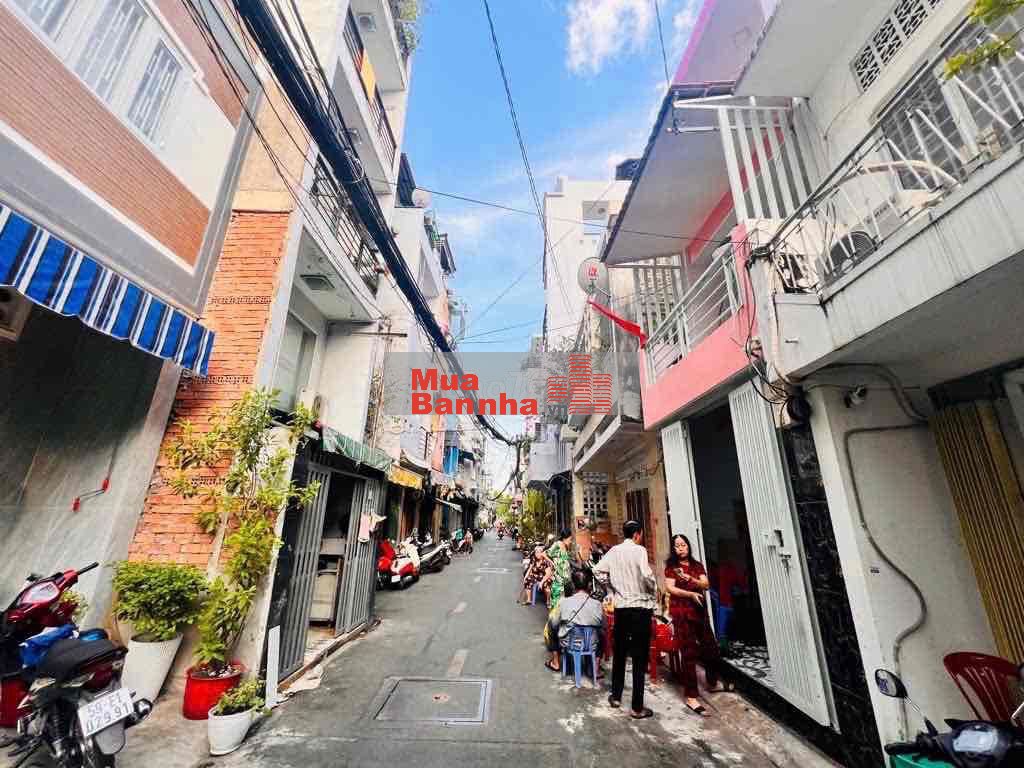 MẶT TIỀN ĐƯỜNG KẾ BÊN CHỢ PHÚ NHUẬN - BÁN ĐẤT TẶNG NHÀ BÁN GẤP - 47 m2