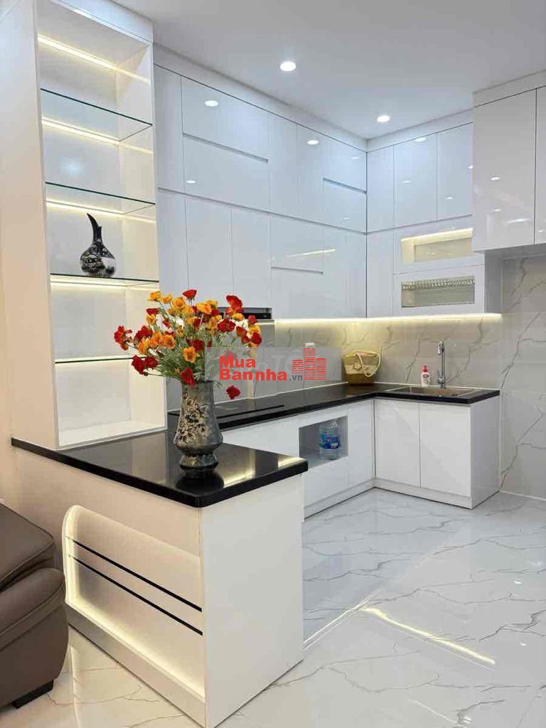 La Thành ( nhỏ)! 20m ra phố, 15m ra Xã Đàn, nở hậu, TM, 35mx 6 T