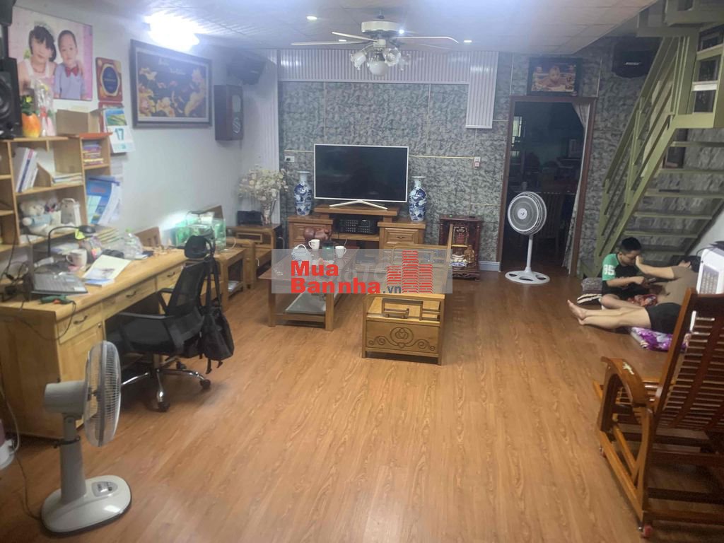 Bán nhà mặt tiền đang ở