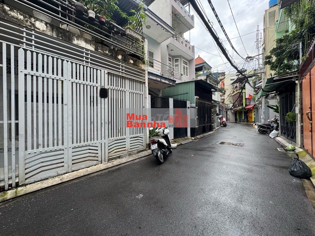 Nhà đẹp, giá rẻ HXT thông Thích Quảng Đức, 5 căn ra MT