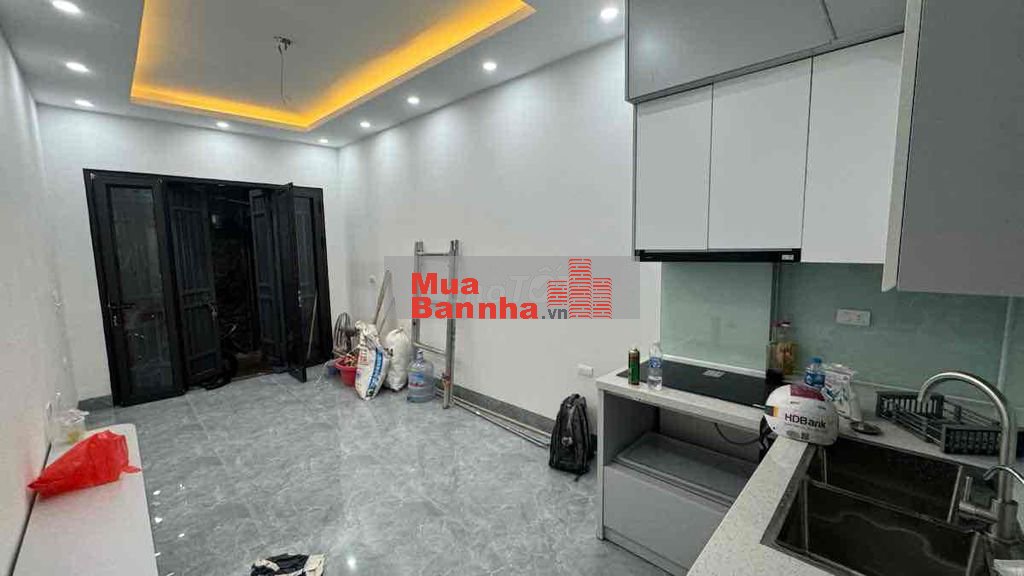 Lô Góc Cầu Giấy 32m2 - 5 Tầng - Gần Phố - Tiện Ích - Giá 7,8 Tỷ