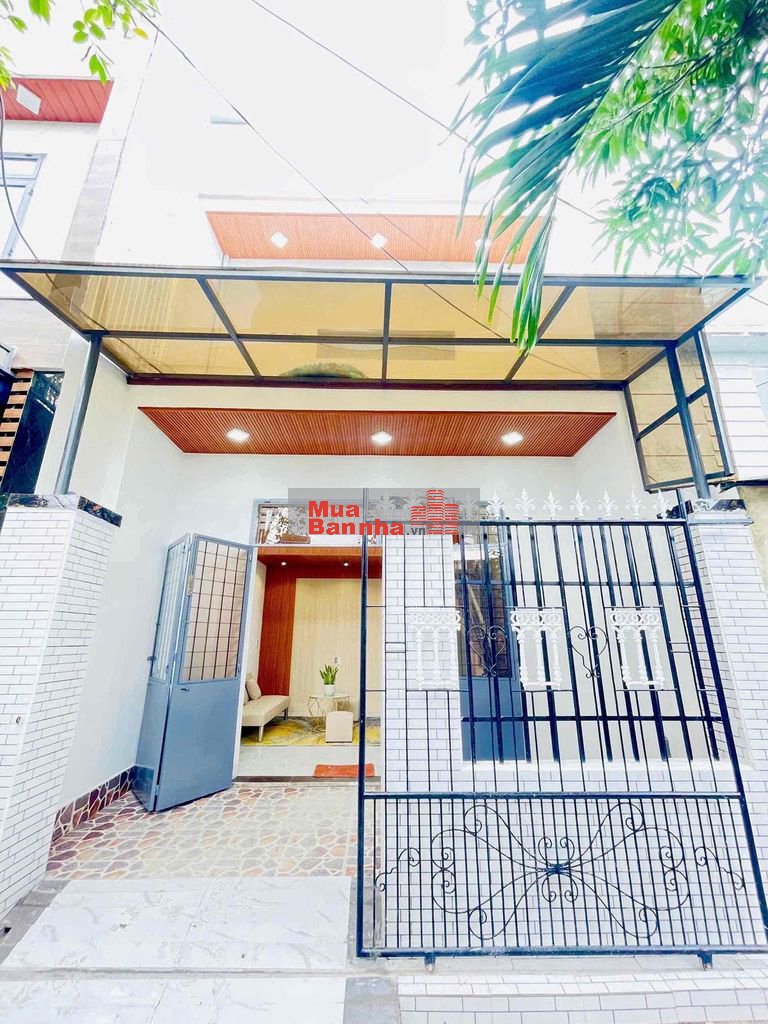 Nhà gác đúc phong cách hiện đại ngay bến xe thành phố