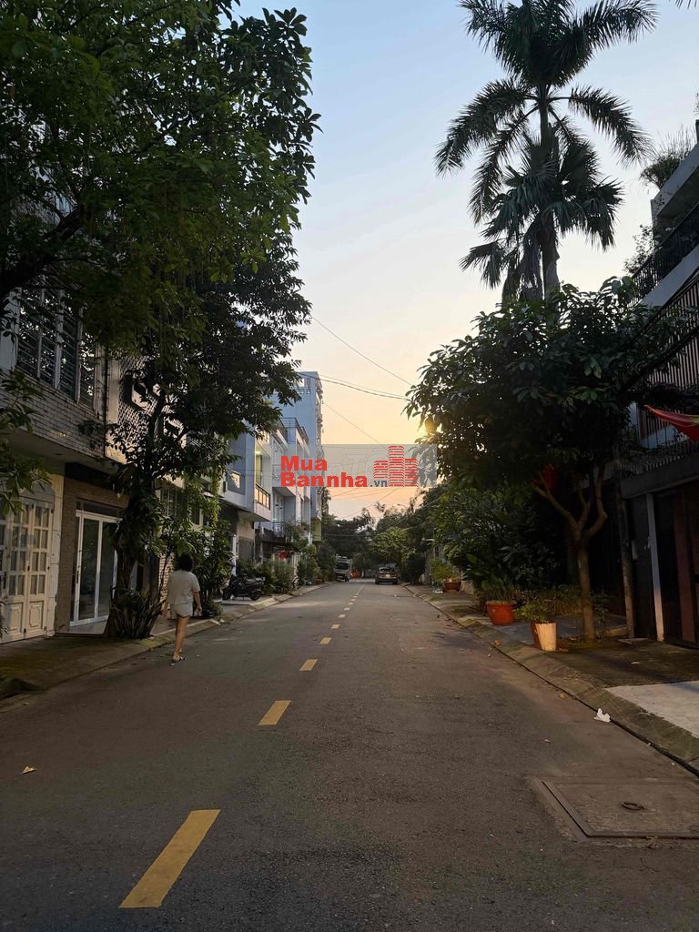 Nhà khu biệt thự 7x20 đúc 1T1L2L đường 12m vỉa hè 3m giá 21 tỷ