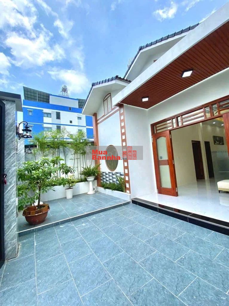 Chủ gấpbán cănbiệt thự sânvườn 7,6*16m đgxehơigầnthị trấnHMGiá4tỷ390tr