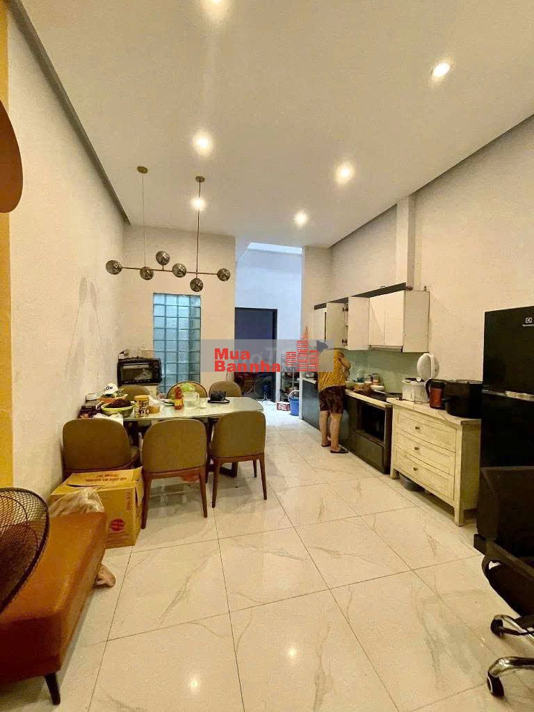 Bán Nhà Kim Giang, 11.8 tỉ, DT 72 m2, 3 tầng, Ngõ ba gác, nhà đẹp