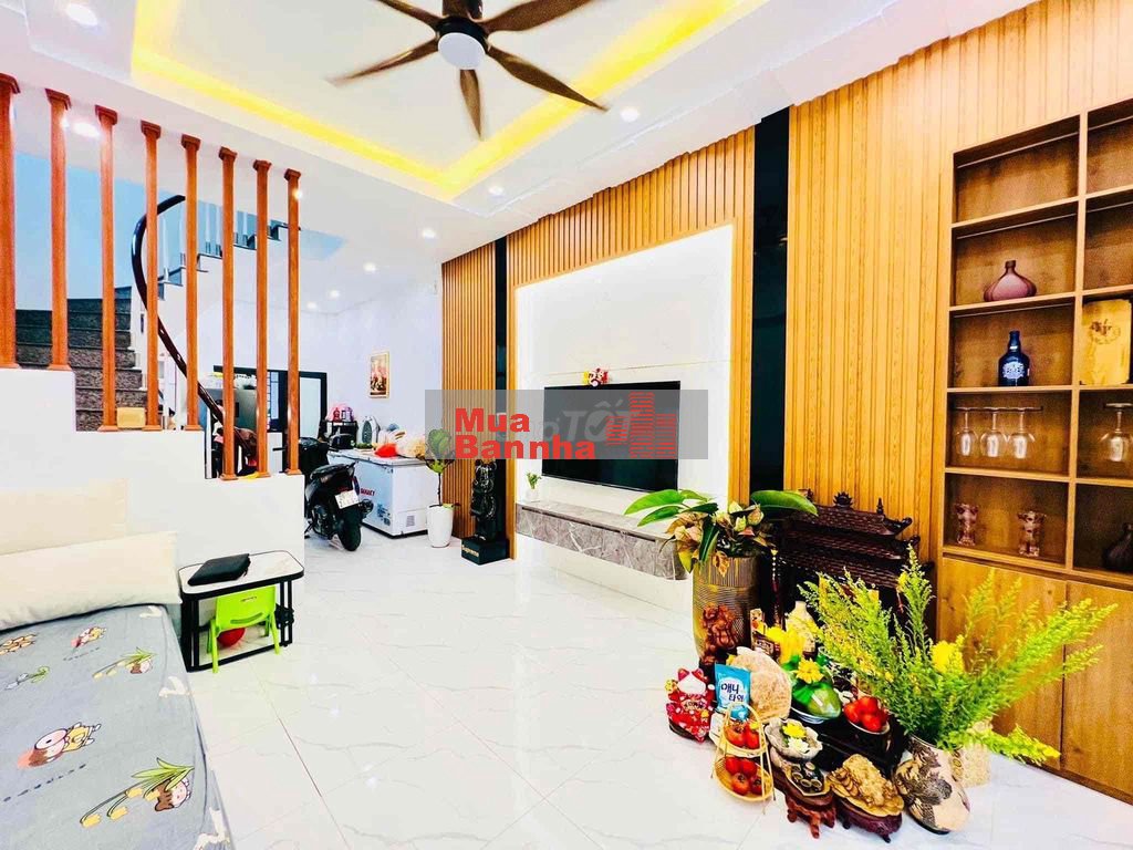 Cực Hiếm! Ngọc Khánh, lô góc, gần phố, ngõ nông, 35m ra ô tô, nhà đẹp