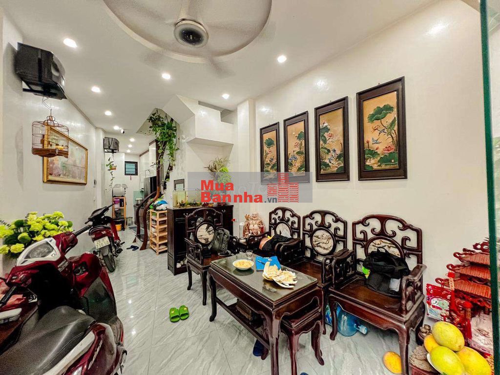 Bán nhà Cầu Giấy, dân xây, 10m ô tô, ngõ thông kinh doanh, 3pn tặng nt