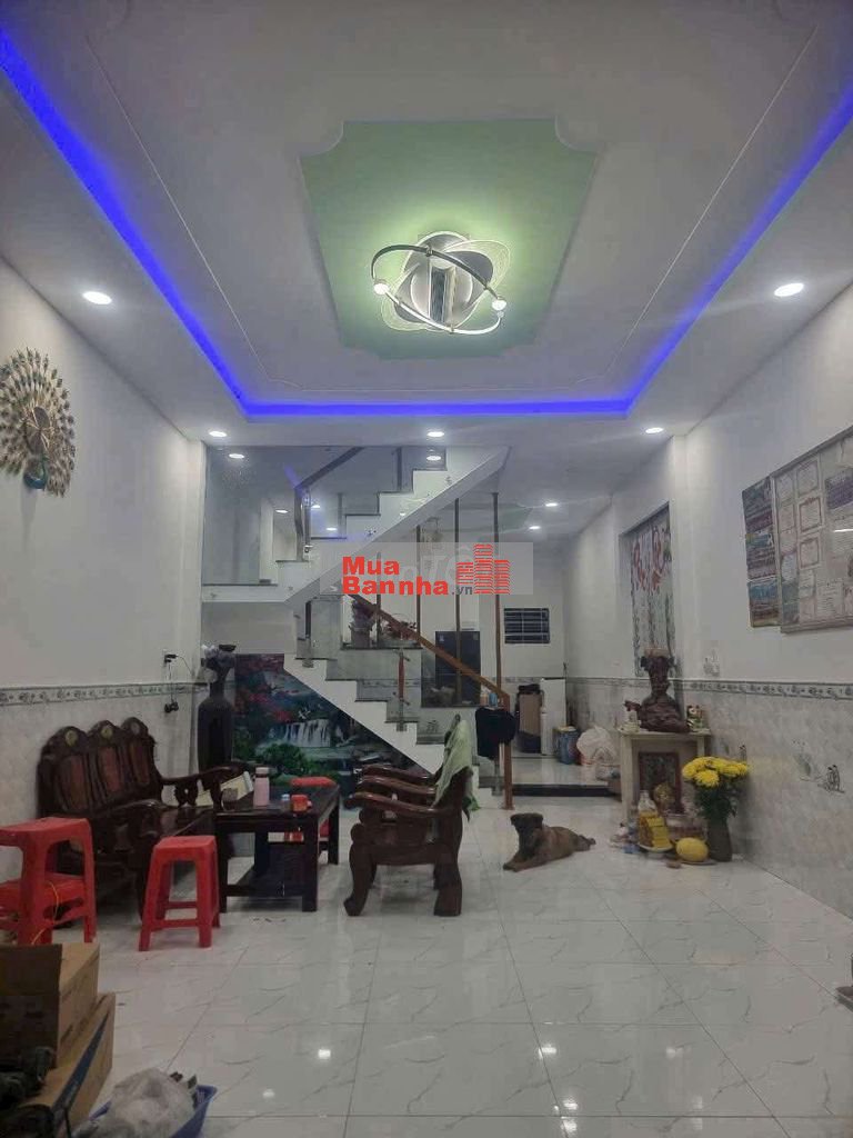 Nhà lầu suốt ngộp cần bán gấp về quê