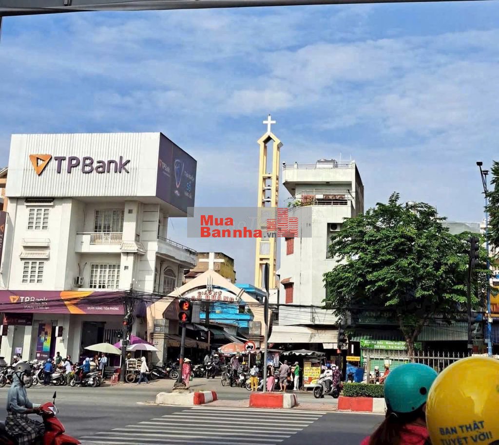 Chợ Lạc Quang - Nhà 7,6m x 22m Cần Bán Gấp