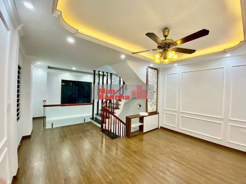 Ngộp bank bán gấp 30m2 x 5T Ngõ nông-Ô tô đỗ cổng. Gần cầu Mai Lĩnh