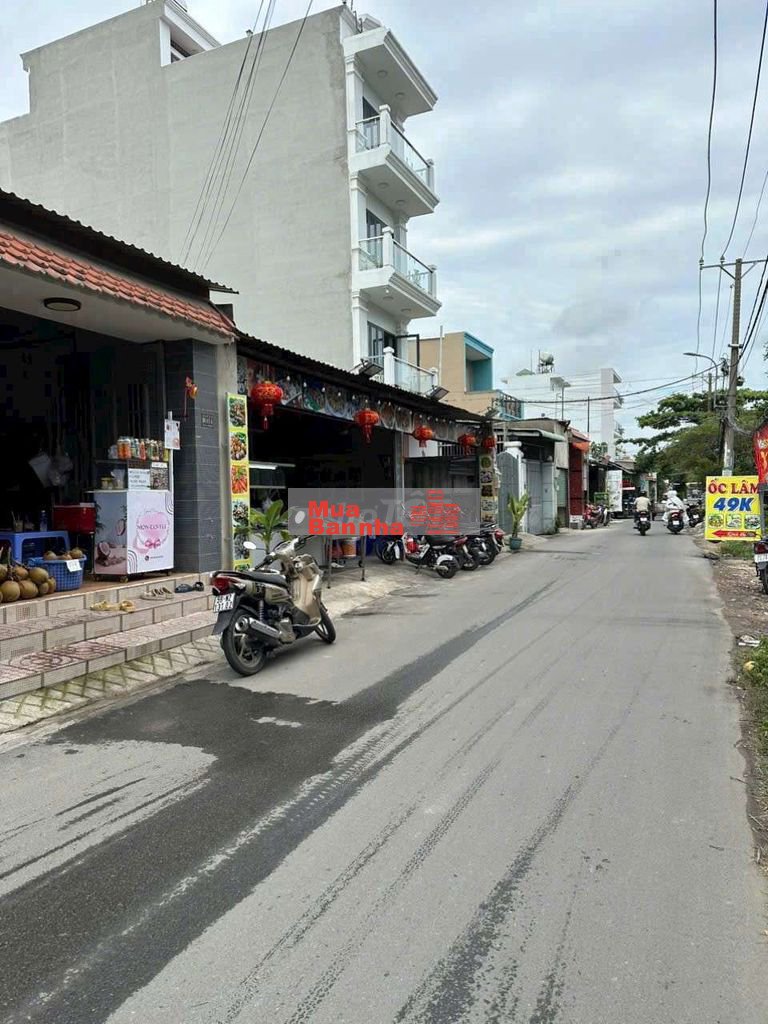 Nhà mặt tiền kinh doanh sầm uất ngay ngã 5 Vĩnh Lộc. Dt 300m2