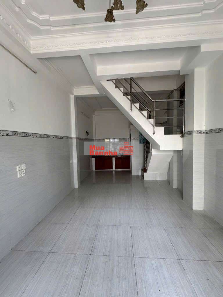 BÁN NHÀ PHÙNG TÁ CHU SÁT BÊN KHU TÊN LỬA