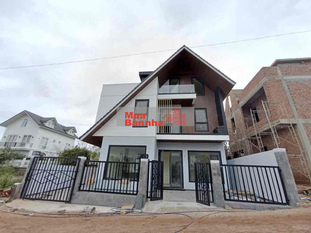 NGỘP NGÂN HÀNG CẦN BÁN GẤP BIỆT THỰ GIỮA RỪNG THÔNG ĐÀ LẠT