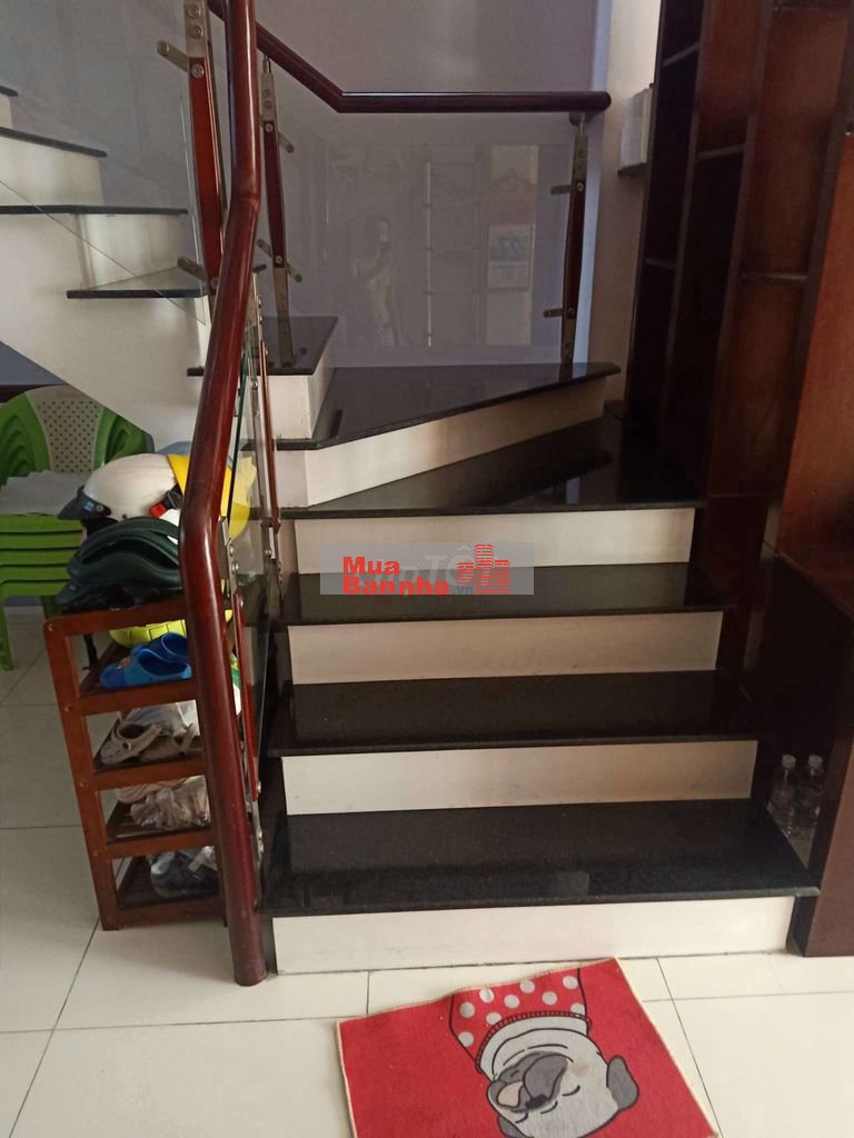 Bán nhà có hầm đối diện công viên kdc nam Hùng Vương