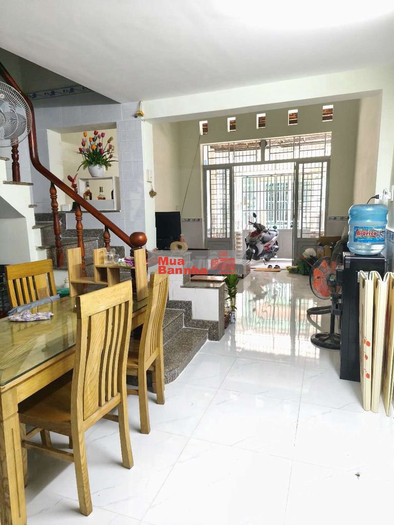 Cần bán nhà tại hẻm mộ tộc Trần