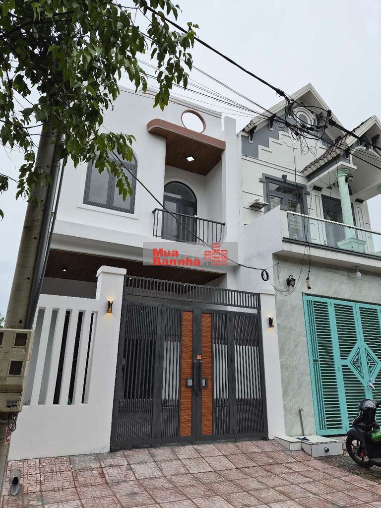 Bán nhà đối diện công viên cây xanh