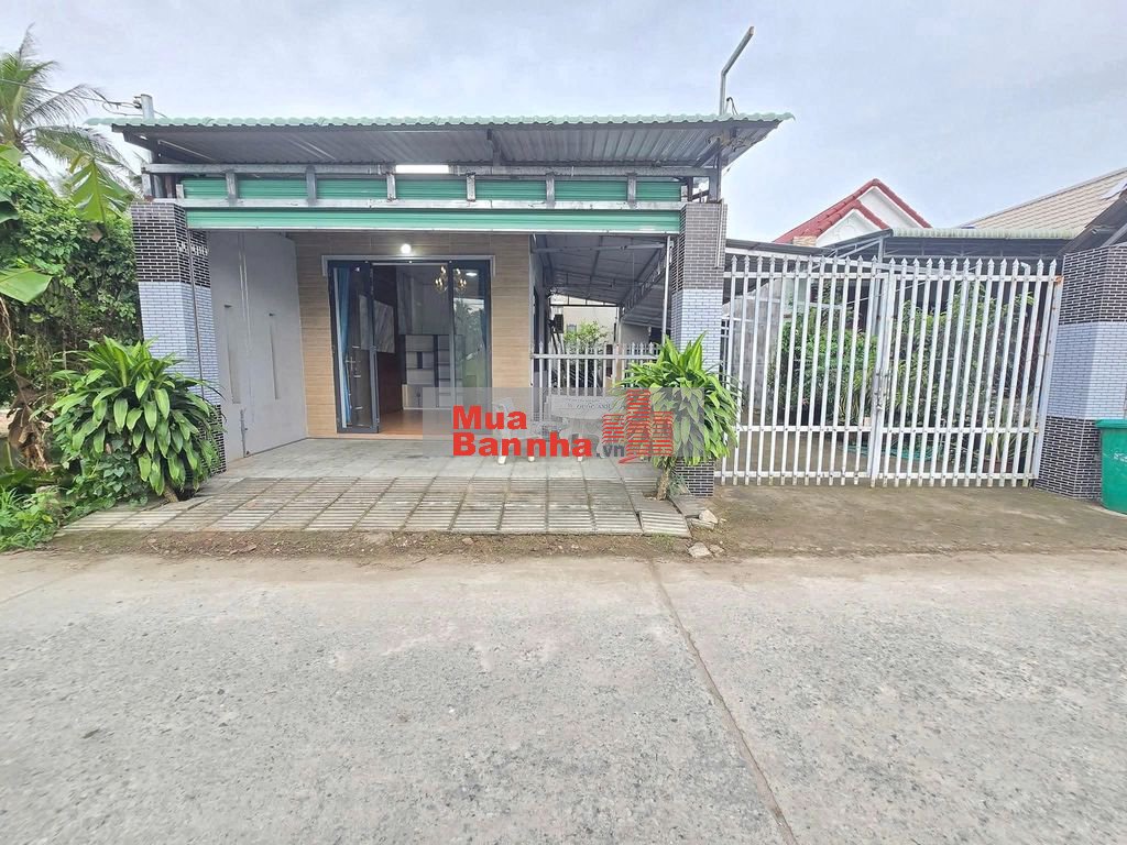 Cần bán gấp căn nhà  gần chợ chiều Tân Phú Trung 135m2- SHR- giá 1 tỉ