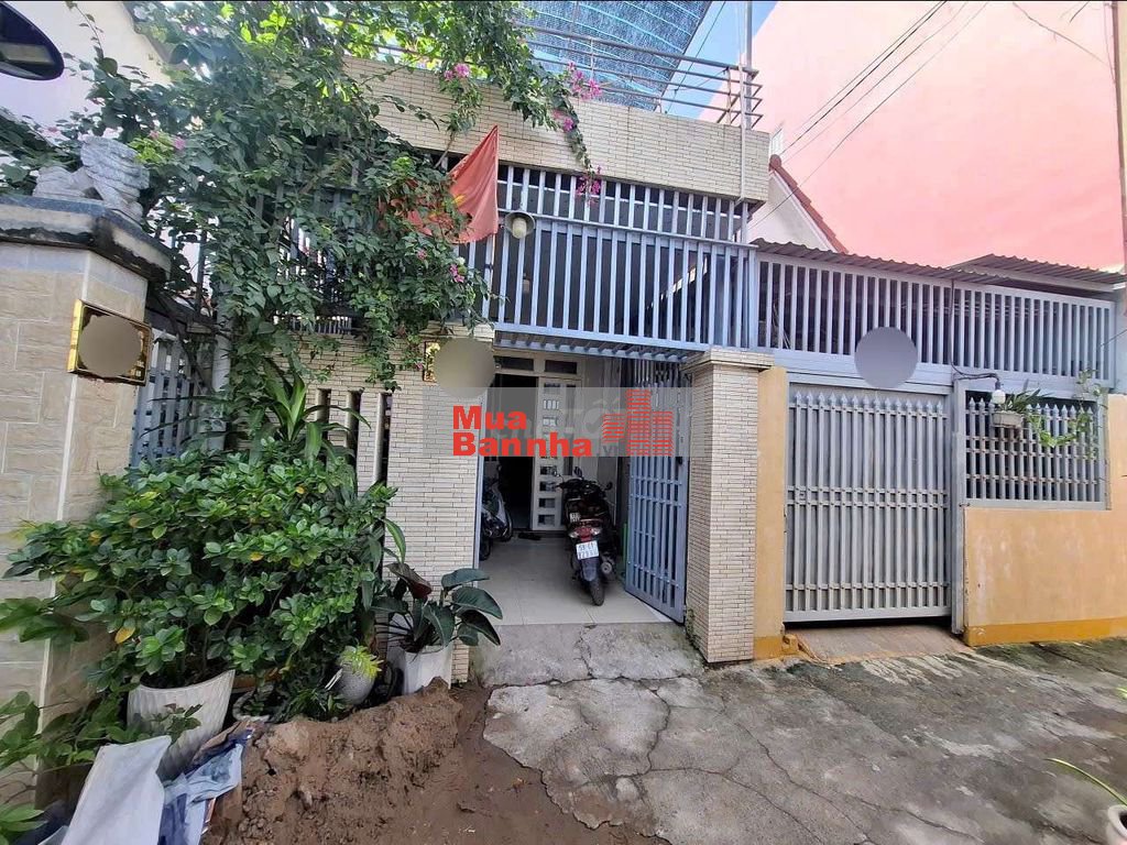 Nhà 79m cấp 4 gác lửng gần trung tâm Y Tế và chợ Dĩ An 1