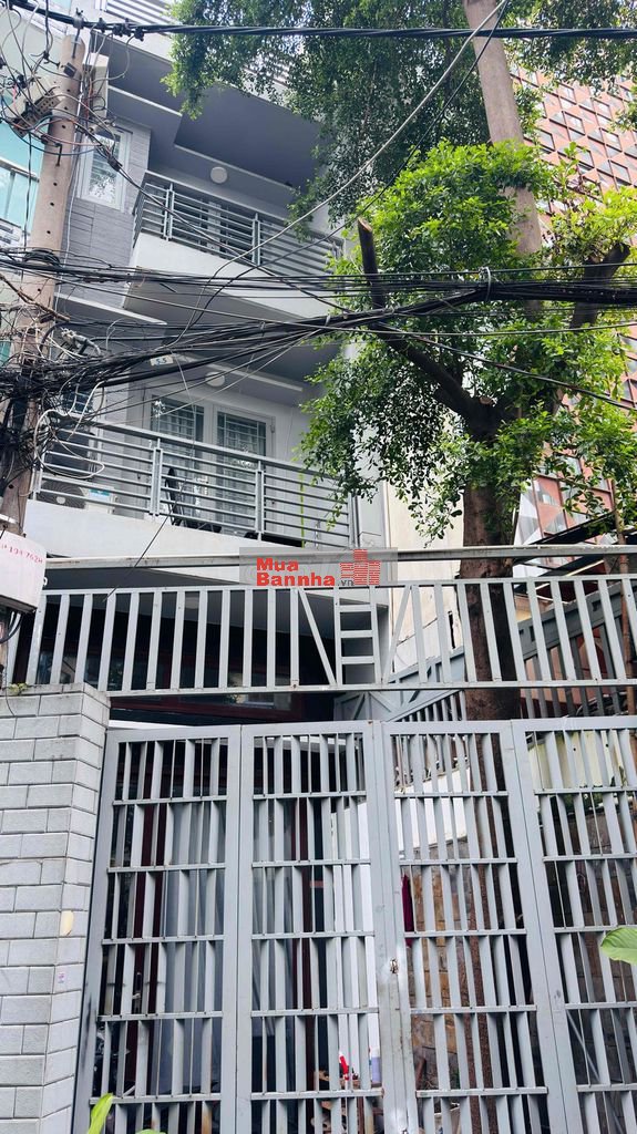 Nhà 3 lầu cách MT Phan Huy Ích 20m