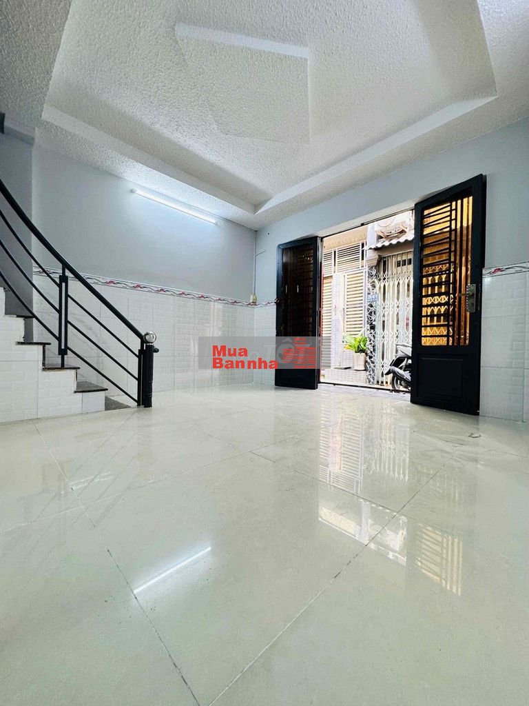 NGAY CV LÀNG HOA - 3 TẦNG - 3 NGỦ - 31M2 - NHỈNH 3 ĐỒNG