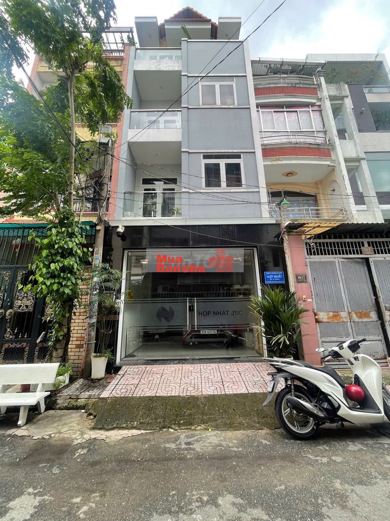 Nhà phố ngang 5mx20m chỗ đậu xe oto thoải mái