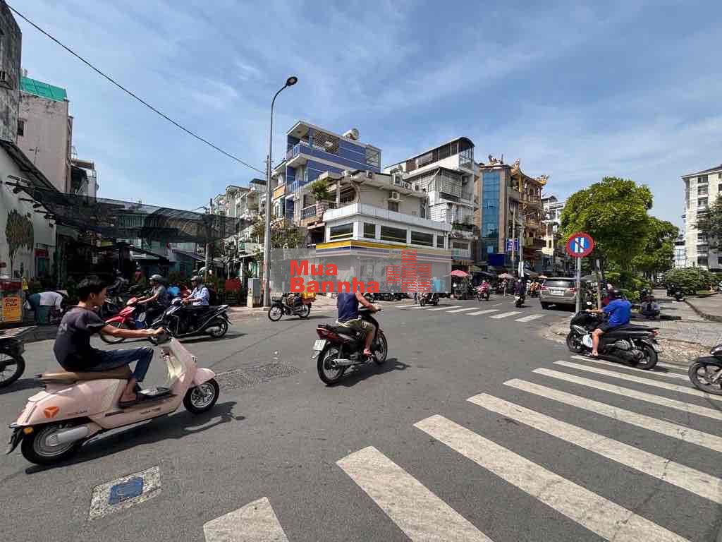 BÁN NHÀ Quận 11 ngay Lý Nam Đế Tân phước 5 tầng BTCT hẽm xe hơi