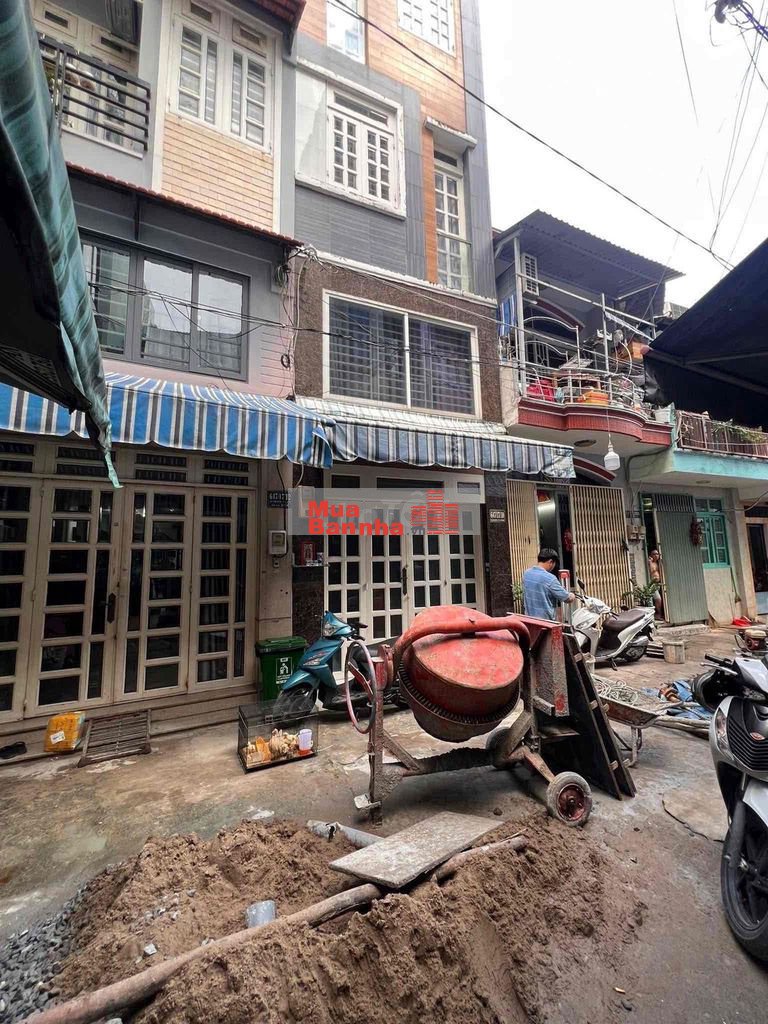 Nhà hẻm 6m đường Lạc Long Quân.DT 4,6 x 10m