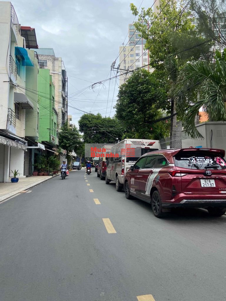 Bán nhà Đường 7m Lạc Long Quân. DT công nhận 110m2. Giá 12 tỷ