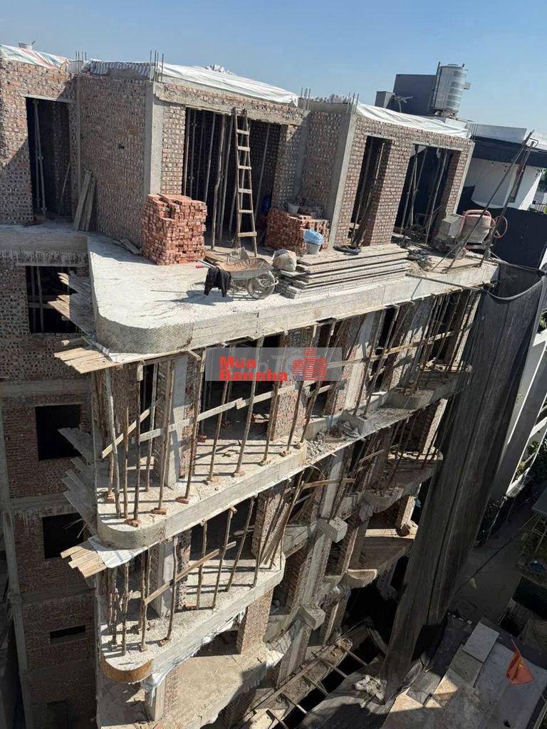 Chính chủ bán nhà mới xây Ngay Trường cấp 3 Thạch Bàn,  Ô tô Vào Nhà