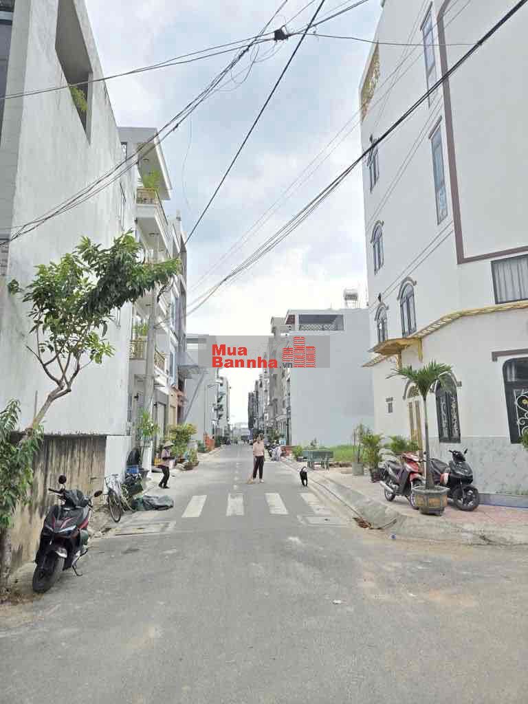 Nhà đẹp 2 tầng, 5X14M, đường Hương Lộ 2, ngã tư Bốn xã, hẻm xe hơi.