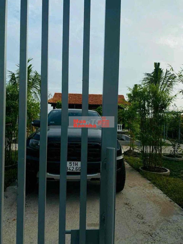 Bán biệt thự vườn - Xe hơi đậu trong sân DT: 20*35 giá nhỉnh 3 toi