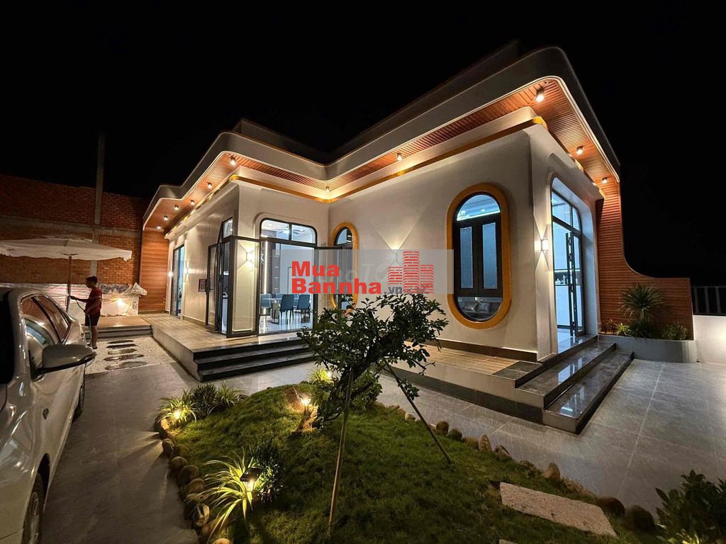 nhà sân vuon cấp 4 đẹp ngay kcn cầu tràm..3pn tang full nội thất