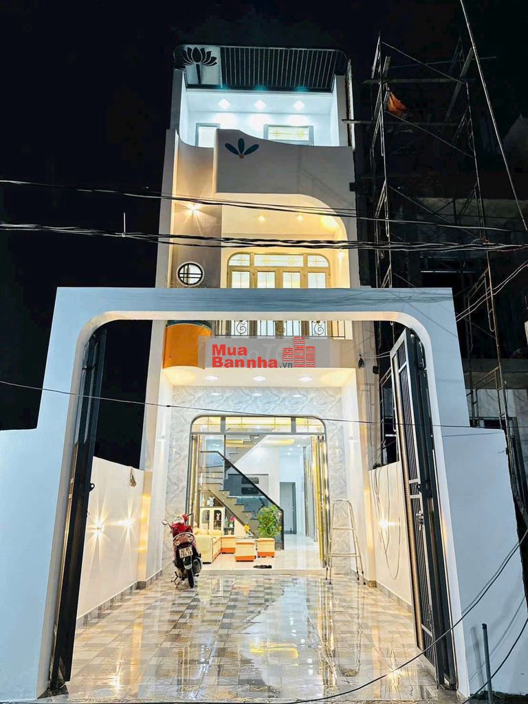 NHÀ 3 TẦNG CÓ SÂN THƯỢNG GẦN CHỢ BÌNH CHÁNH GIÁ 2 TỶ 730