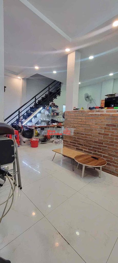 Nhà 3 tầng - Nguyễn Khoái - Ngang 5.4 dài 6 - Phường 2 Quận 4.