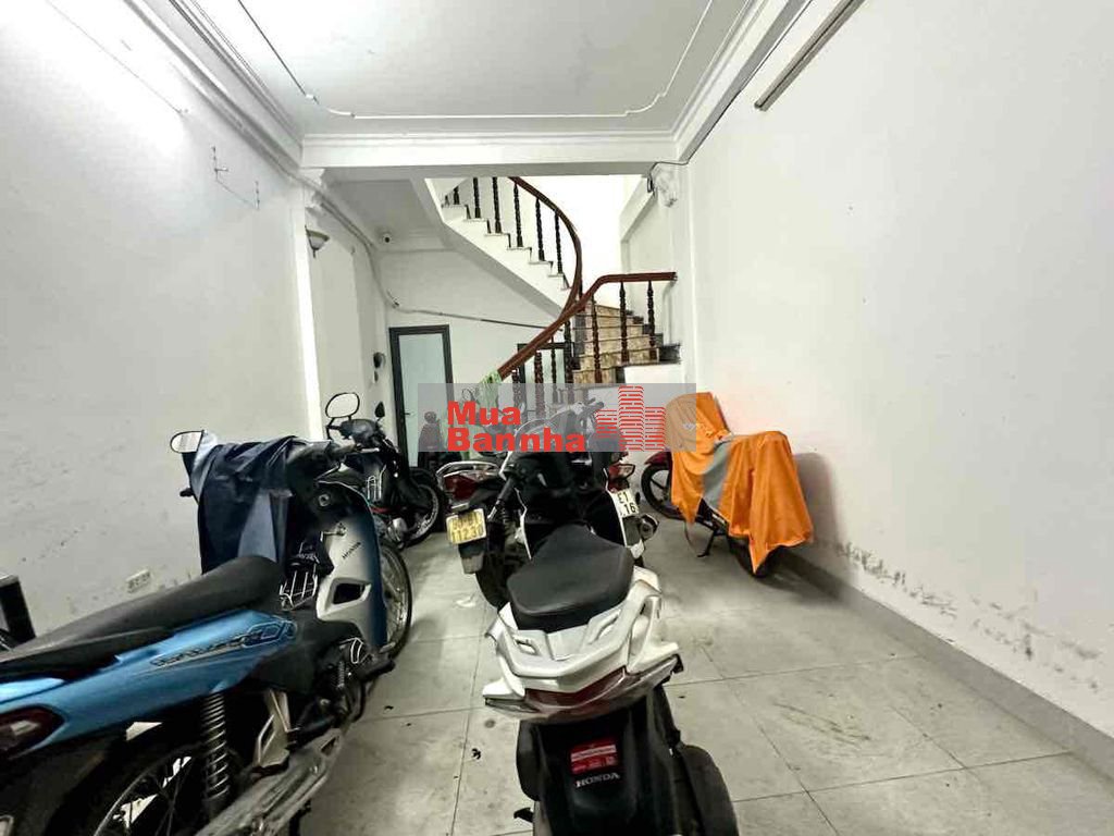 Siêu đỉnh! Hoàng Mai sát ô tô đỗ, ngõ ba gác, 2 thoáng, dòng tiền, 42m