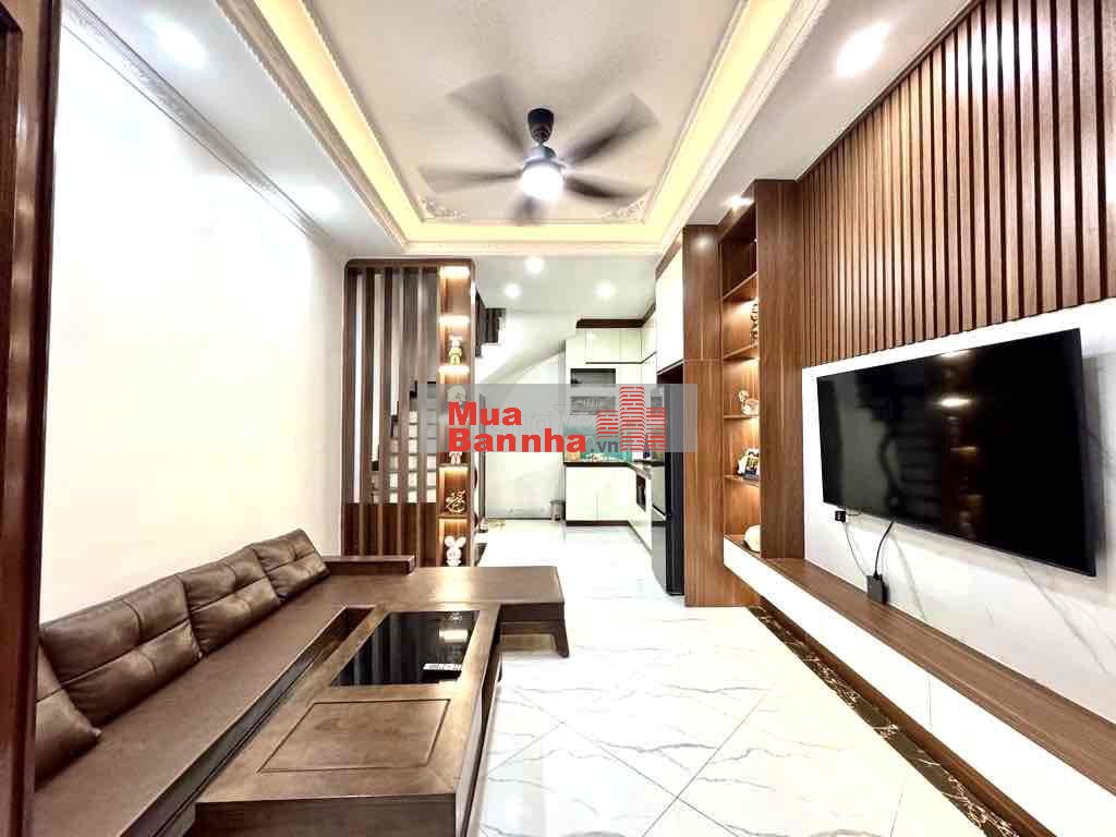 Nhà Vĩnh Hưng - 30m x 6 tầng - Ngõ nông - Sổ đỏ riêng - Trước nhà 2m