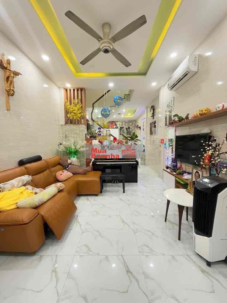 Nhà 3 tầng Lạc Long Quân,Tân Bình.61m2 4m x 16m,4 PN. Giá 7,2 tỷ