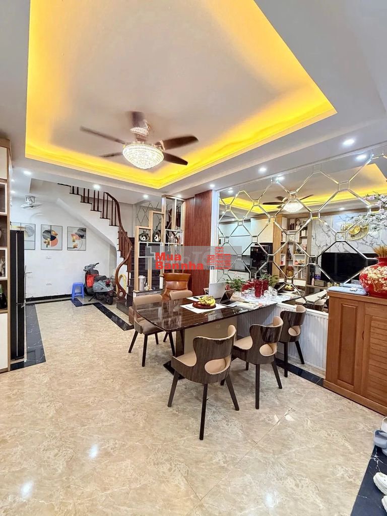 Bán nhà Cầu Am 50m², 3 mặt thoáng, gara ô tô vào nhà, 5 tầng, 12,2 tỷ