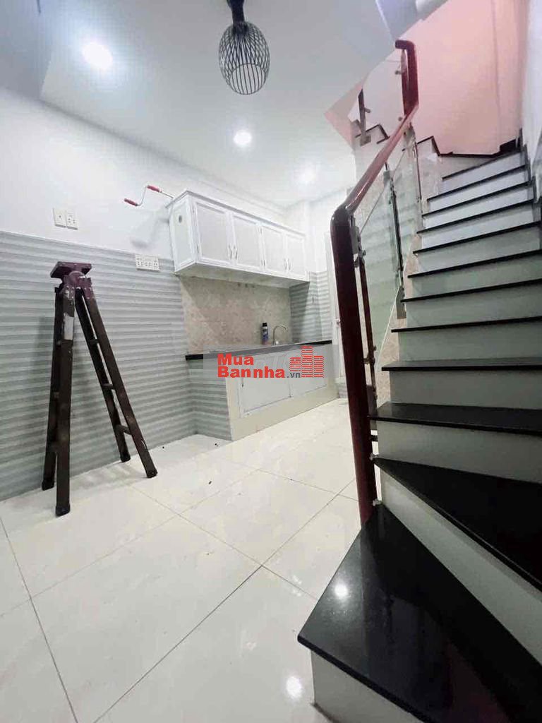 BÁN NHÀ 05 TẤM -KHU VIP  BẾN VÂN ĐỒN Quận 4  - Hẻm Trước Nhà Thông