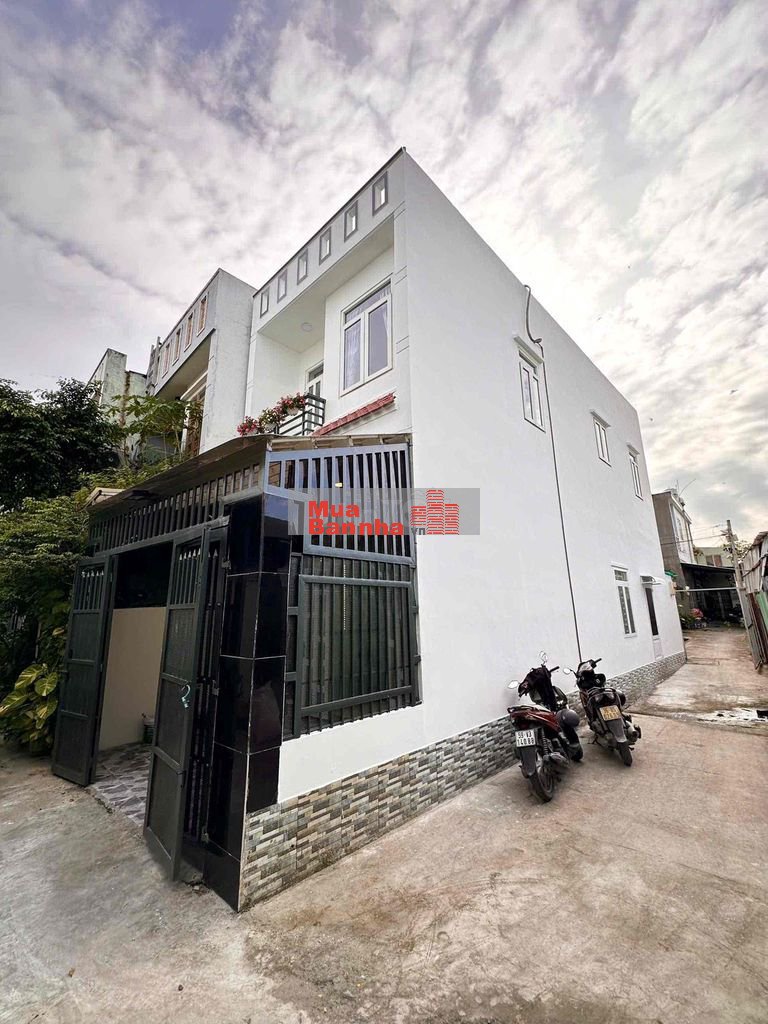 nhà giáp Gò Vấp , gần cầu An Lộc , chỉ 4,65 tỷ. tôi chính chủ