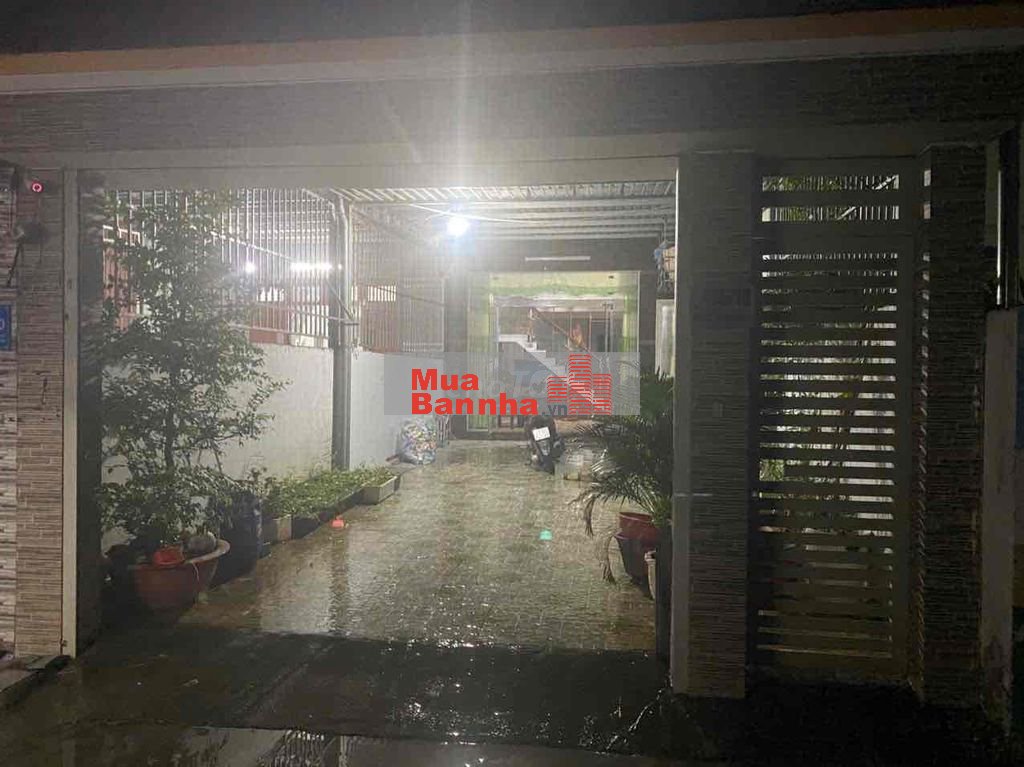 chính chủ cần bán nhà sổ riêng xây kiên cố