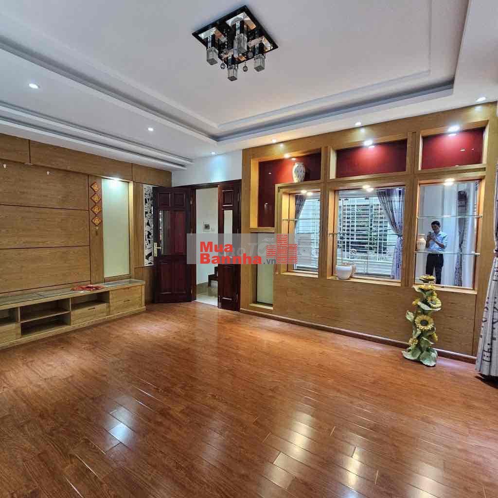 Bán nhà mặt phố Hoàng Hoa Thám 49m2 vỉa hè rộng kinh doanh tốt 17.5 tỷ