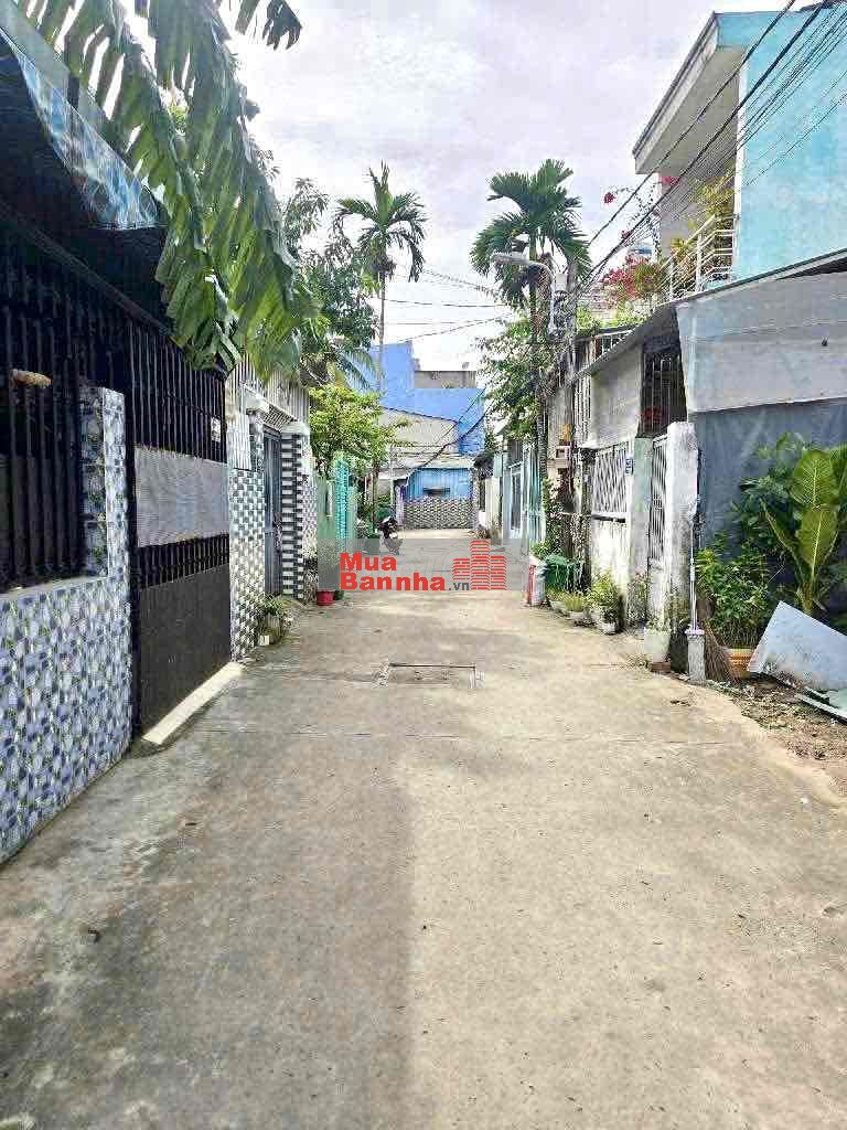 Nhà cũ, 5x14, hẻm oto ra vào thoải mái, gần UBND P Long Trường,