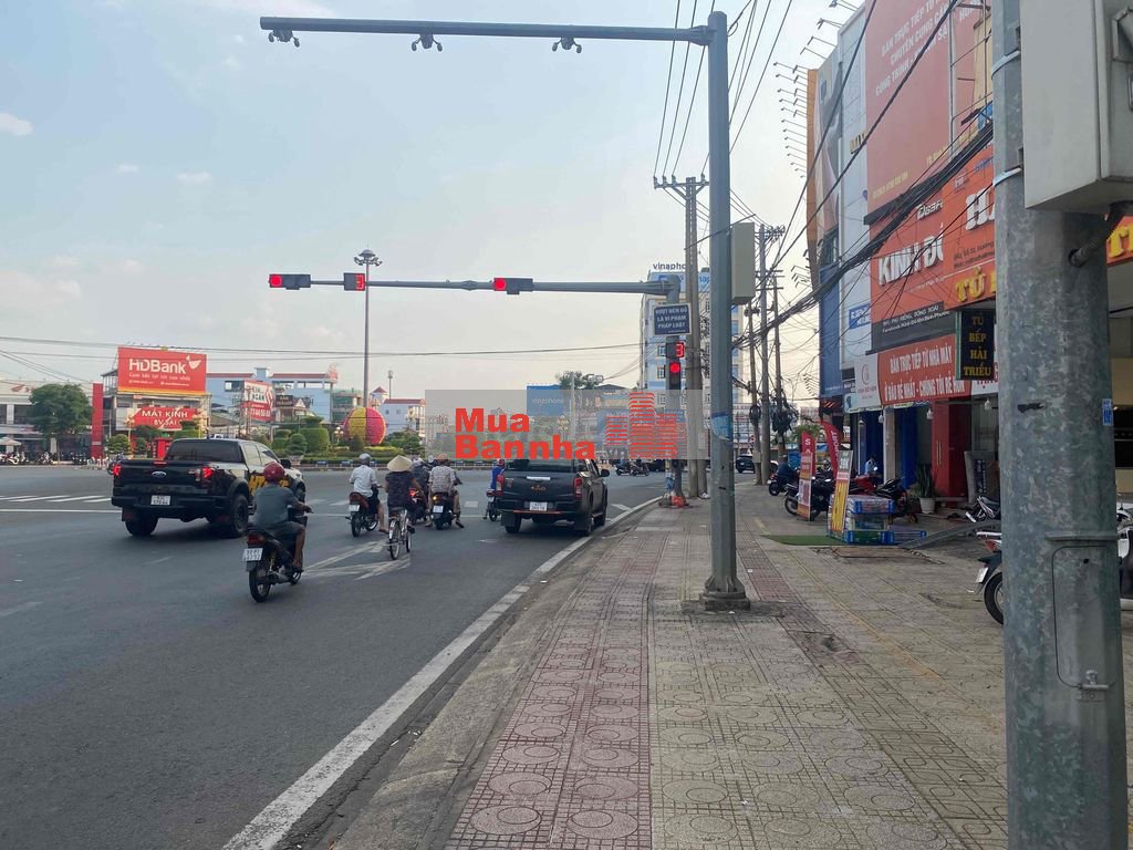 Chính chủ bán nhà mặt tiền ngã tư Đồng Xoài