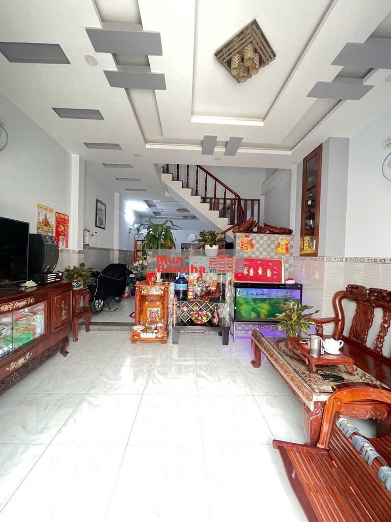 Bán nhà Bình Tân Mặt tiền ĐS11 Kênh 26/3 DT 5,6 X18m 3 Lầu 4PN nở hậu