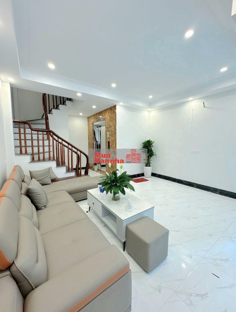 GIANG BIÊN 39M2 * 6T THANG MÁY, L.GÓC OTÔ, MỚI NHÚ 8 T.Ỉ. VỊ TRÍ ĐẸP