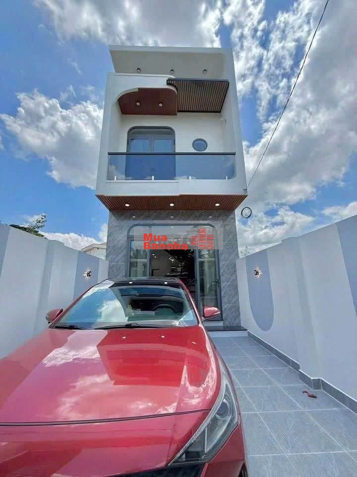 Bán nhà 1 trệt 1 lầu giá 2 tỷ 550 triệu, DT 5x20m, Tân An, Bình Dương