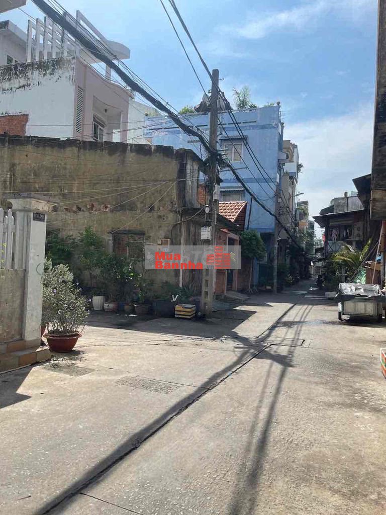 Bán nhà nát Lạc Long Quân, lô góc 2 mặt hẻm, xe hơi tới cửa, DT đẹp